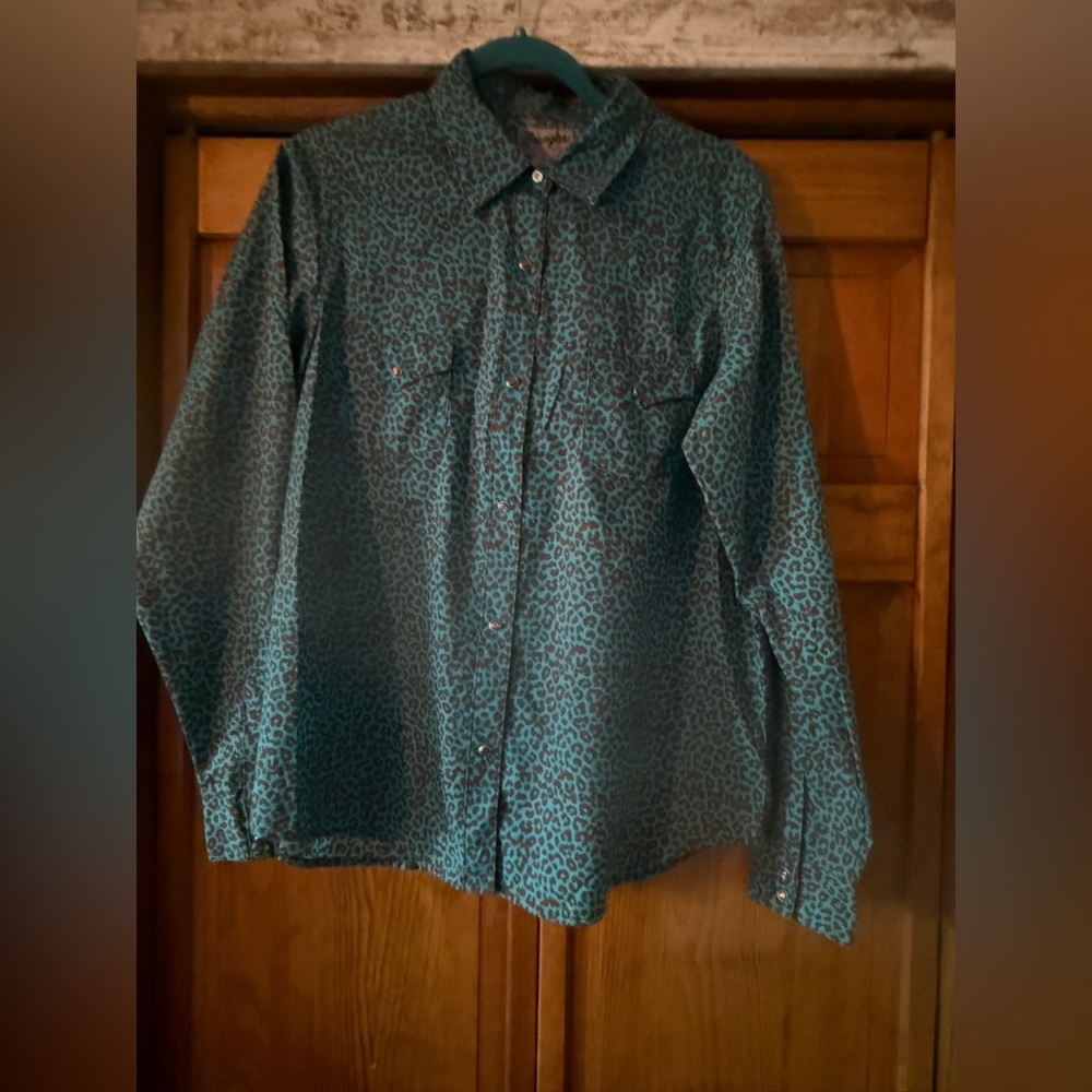 Wrangler Teal Leopard Print Button-Up Shirt XL in good used condition